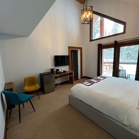 Winston Lodge Голден Екстер'єр фото