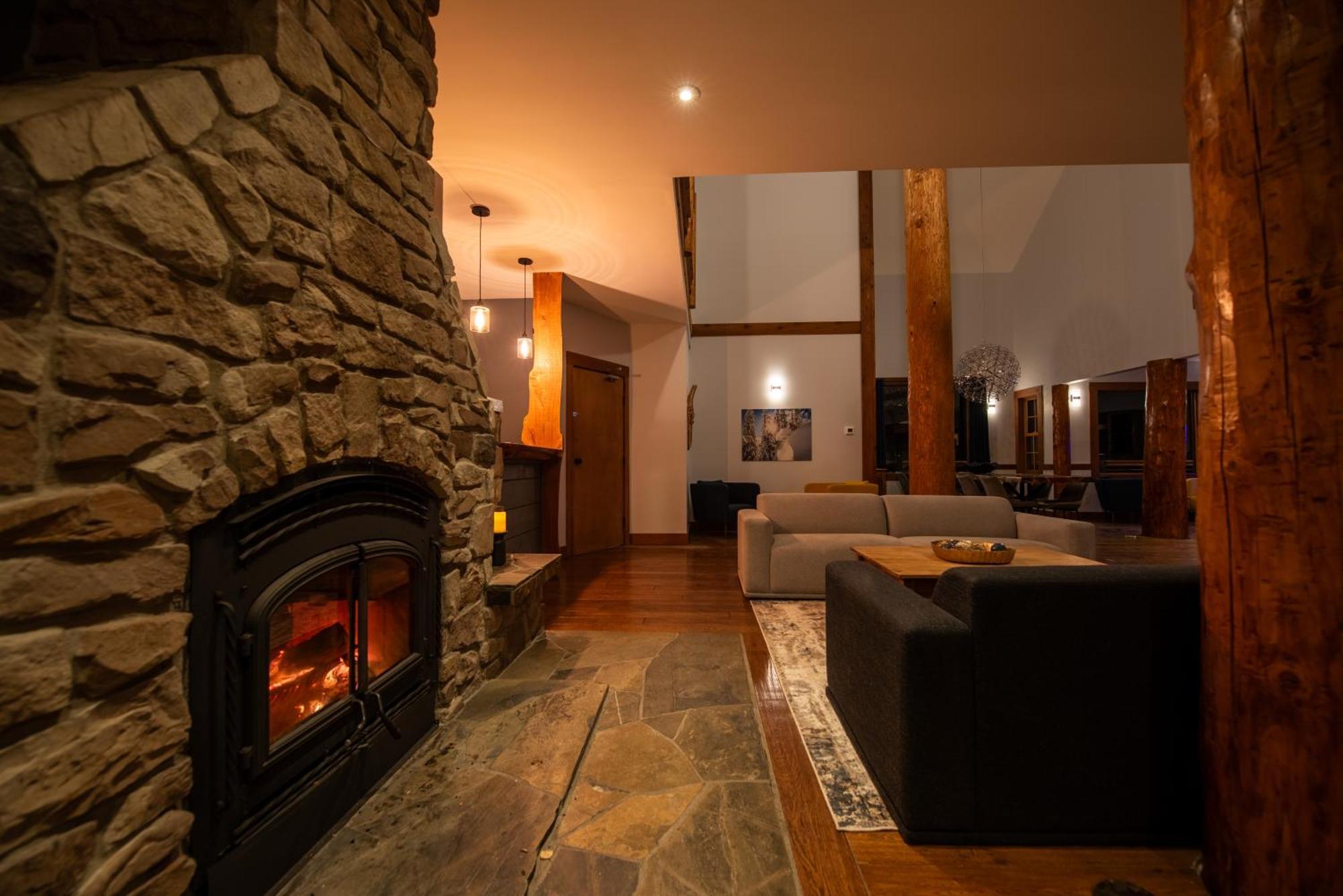 Winston Lodge Голден Екстер'єр фото