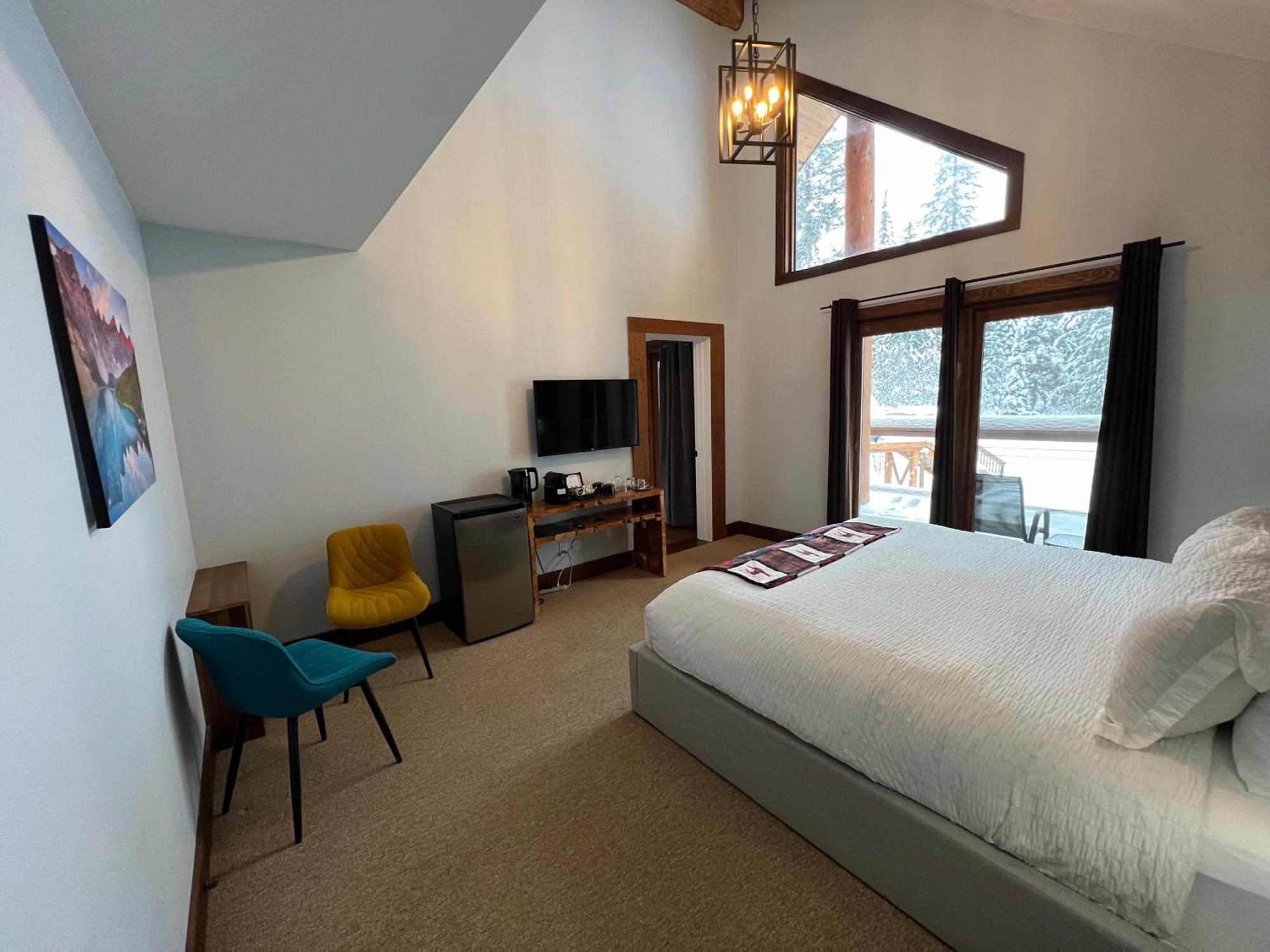 Winston Lodge Голден Екстер'єр фото