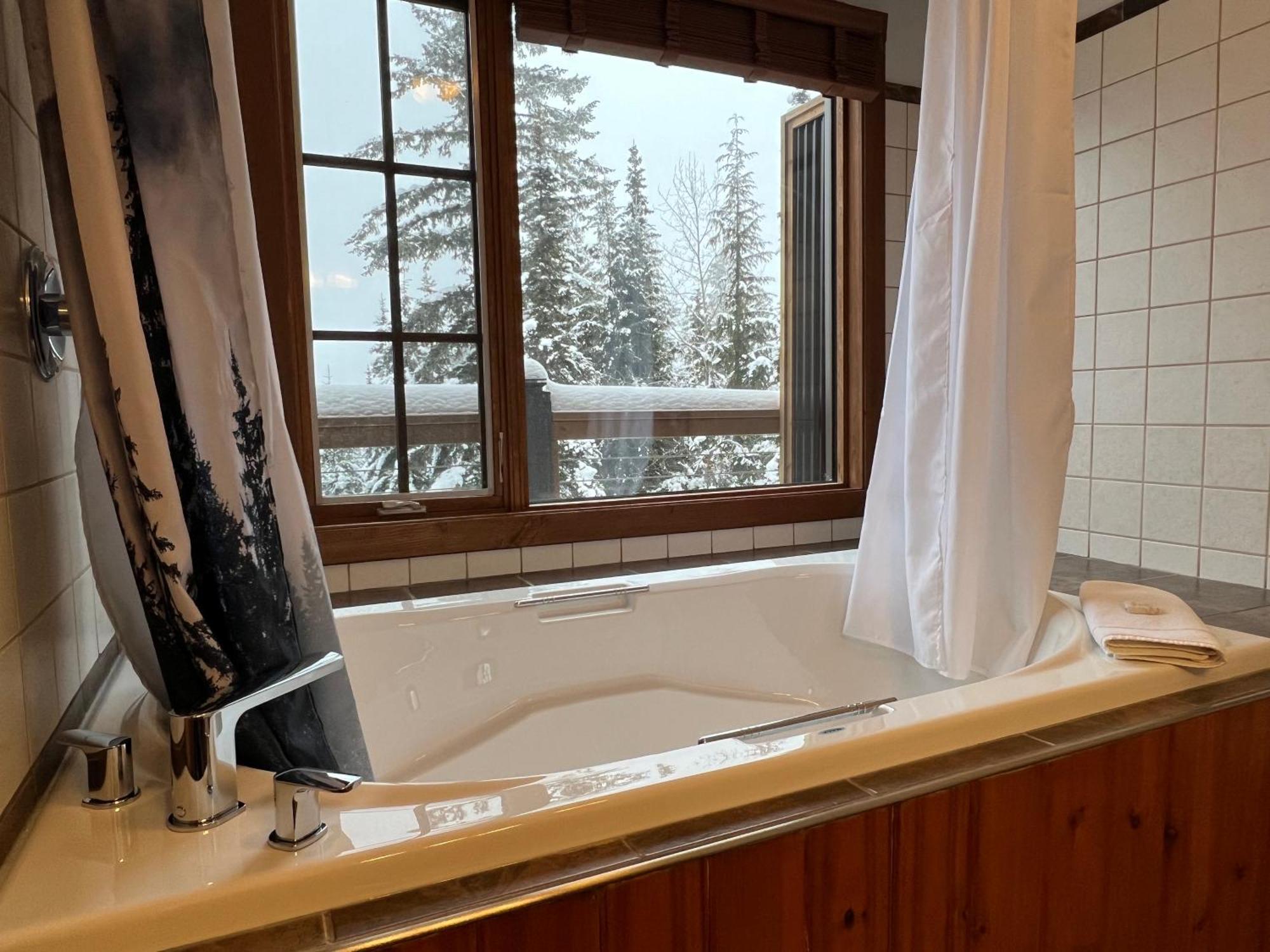 Winston Lodge Голден Екстер'єр фото